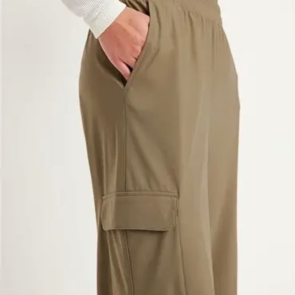 Old Navy NWOT High-Waisted SleekTech Wide-Leg Cargo Pants (M) - Picture 7 of 13
